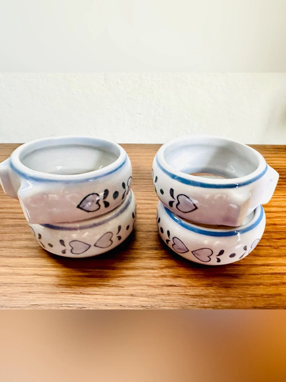Vintage Set of 4 Ceramic Blue Heart Napkin Rings Hand Painted Footed 1.5” - EUC